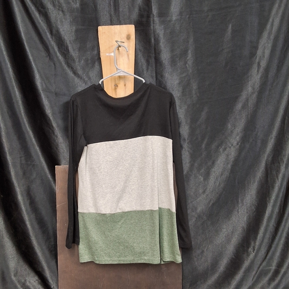 Yidarton Black Top with Multicolor Accents size womens L (Oversized) - Picture 10 of 14